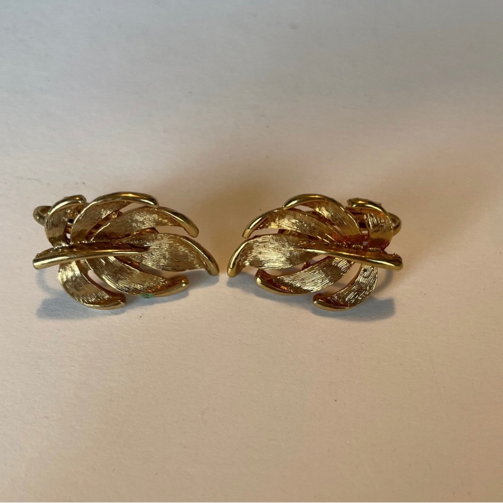 Vintage Gold Toned Clip-On Earrings